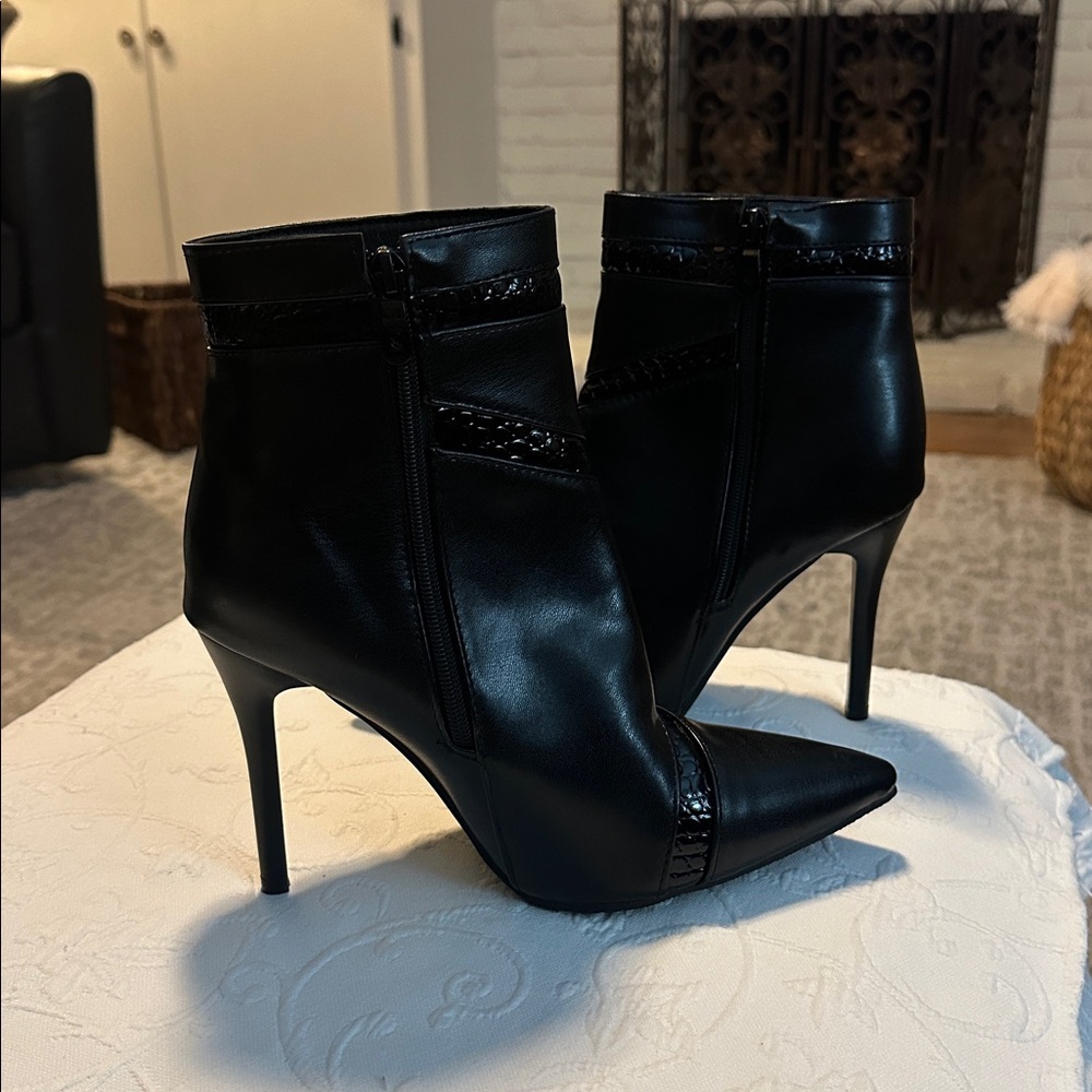 Faux Leather Black Ankle Boots Size 8.5 - Picture 2 of 7